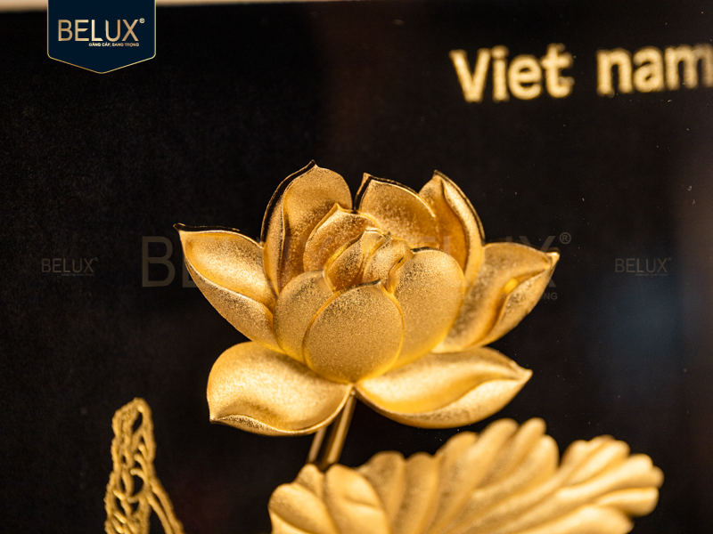 Tranh hoa sen dát vàng 24k 20x20cm